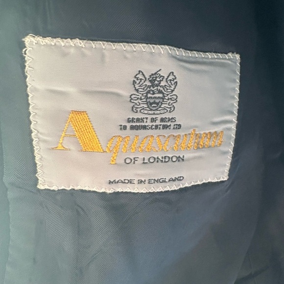 Aquascutum of London, size Large, Classic Black Blazer with Gold Buttons, wool - Picture 6 of 8